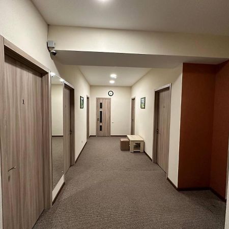 5 Rooms Near 300 Aragveli Metro Station Tiflis Exterior foto