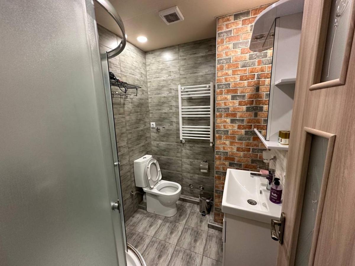 5 Rooms Near 300 Aragveli Metro Station Tiflis Exterior foto