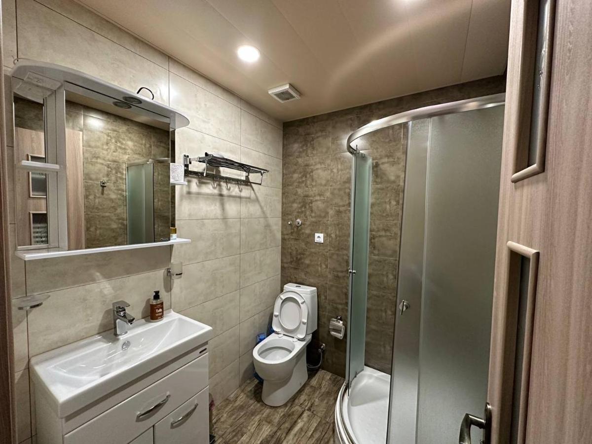 5 Rooms Near 300 Aragveli Metro Station Tiflis Exterior foto