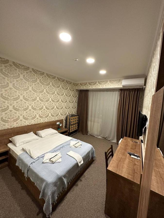 5 Rooms Near 300 Aragveli Metro Station Tiflis Exterior foto