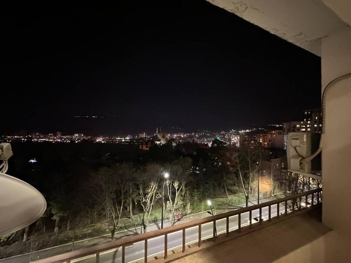 5 Rooms Near 300 Aragveli Metro Station Tiflis Exterior foto