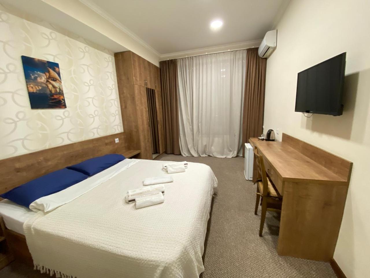 5 Rooms Near 300 Aragveli Metro Station Tiflis Habitación foto
