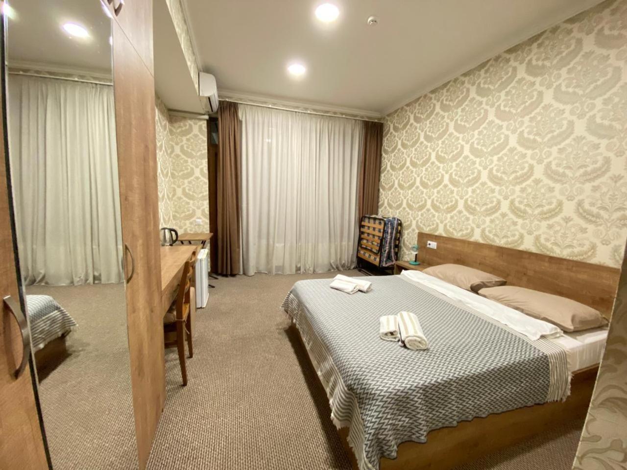 5 Rooms Near 300 Aragveli Metro Station Tiflis Habitación foto