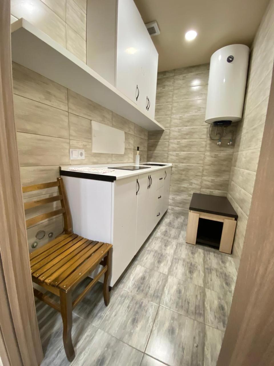 5 Rooms Near 300 Aragveli Metro Station Tiflis Exterior foto