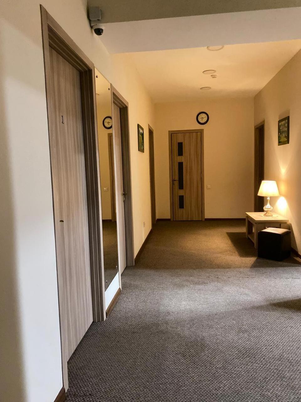 5 Rooms Near 300 Aragveli Metro Station Tiflis Exterior foto