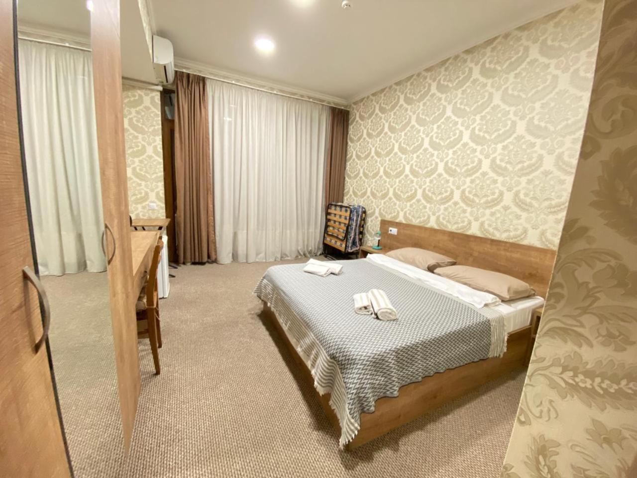 5 Rooms Near 300 Aragveli Metro Station Tiflis Habitación foto