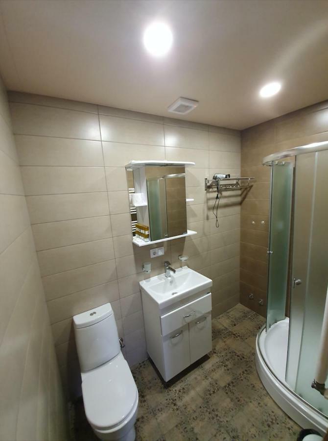 5 Rooms Near 300 Aragveli Metro Station Tiflis Exterior foto