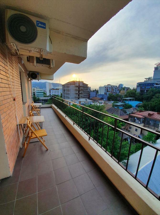 5 Rooms Near 300 Aragveli Metro Station Tiflis Exterior foto