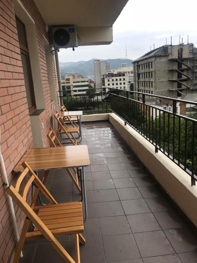 5 Rooms Near 300 Aragveli Metro Station Tiflis Exterior foto