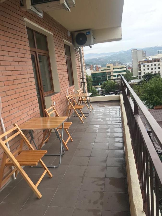 5 Rooms Near 300 Aragveli Metro Station Tiflis Exterior foto