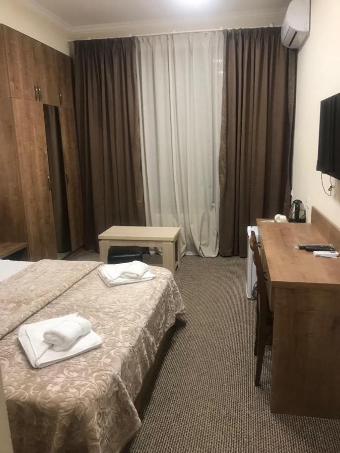 5 Rooms Near 300 Aragveli Metro Station Tiflis Exterior foto